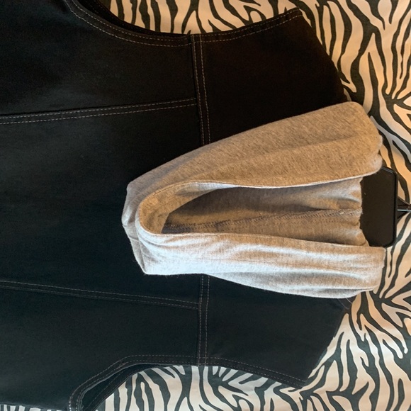 🏷️ 3 for $10
Black jean sleeveless jacket with gray hoodie - Picture 9 of 16